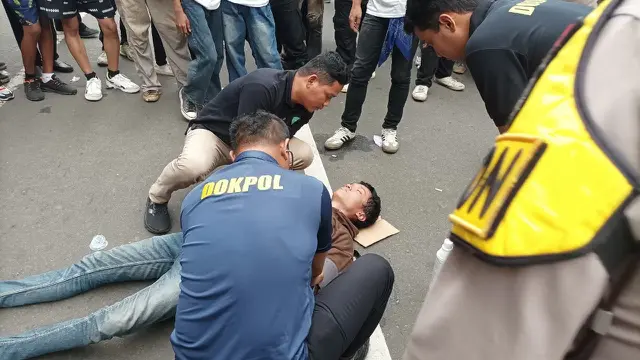 Momen Pendemo di Monas Kejang-Kejang saat Suarakan Aspirasi